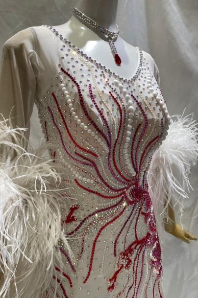 スタンダードドレス　ホワイト×レッド【SALE 350,000円】