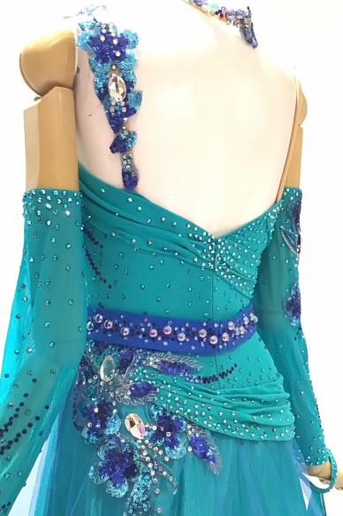 スタンダードドレス　ピーコックブルー【SALE 220,000円】